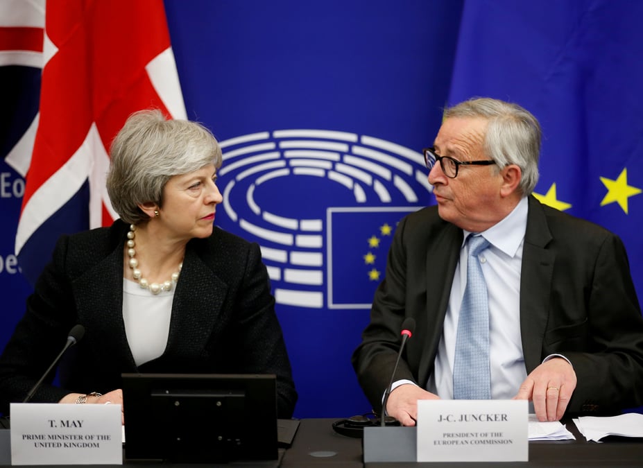 Brexit: le retrait doit avoir lieu avant le 23 mai, dit juncker