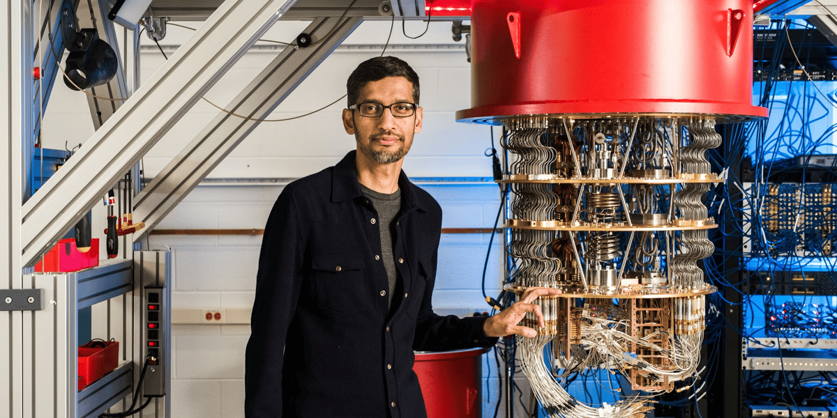 Né dans un milieu modeste à Chennai, en Inde, Sundar Pichai a étudié à l'Indian Institute of Technology (IIT) de Kharagpur avant de partir aux Etats-Unis pour continuer ses études et lancer sa carrière.