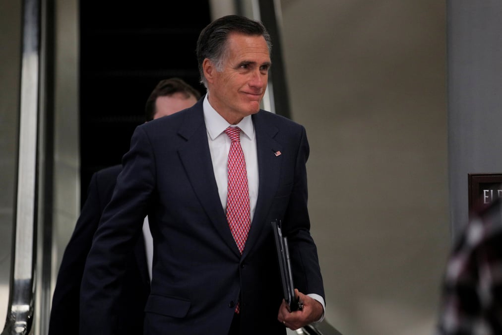 Romney en faveur d'un vote pour la nomination du candidat de trump a la cour supreme