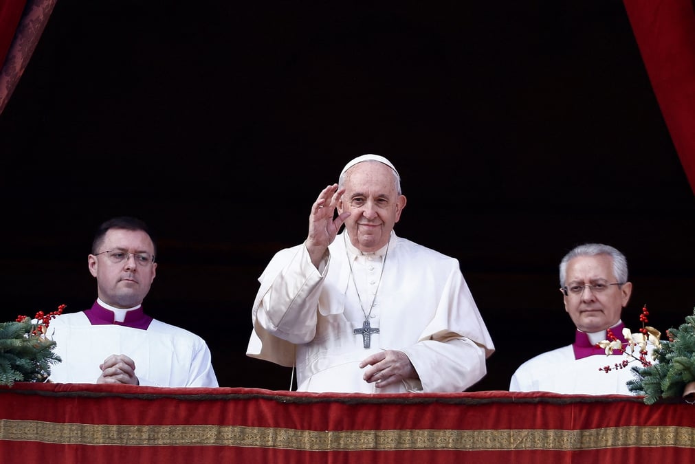 Le pape francois prononce son benediction de noel