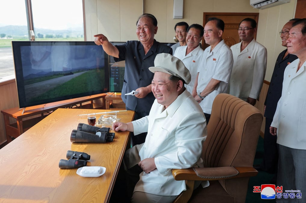 Le dirigeant nord-coréen Kim Jong Un supervise l'essai d'un drone