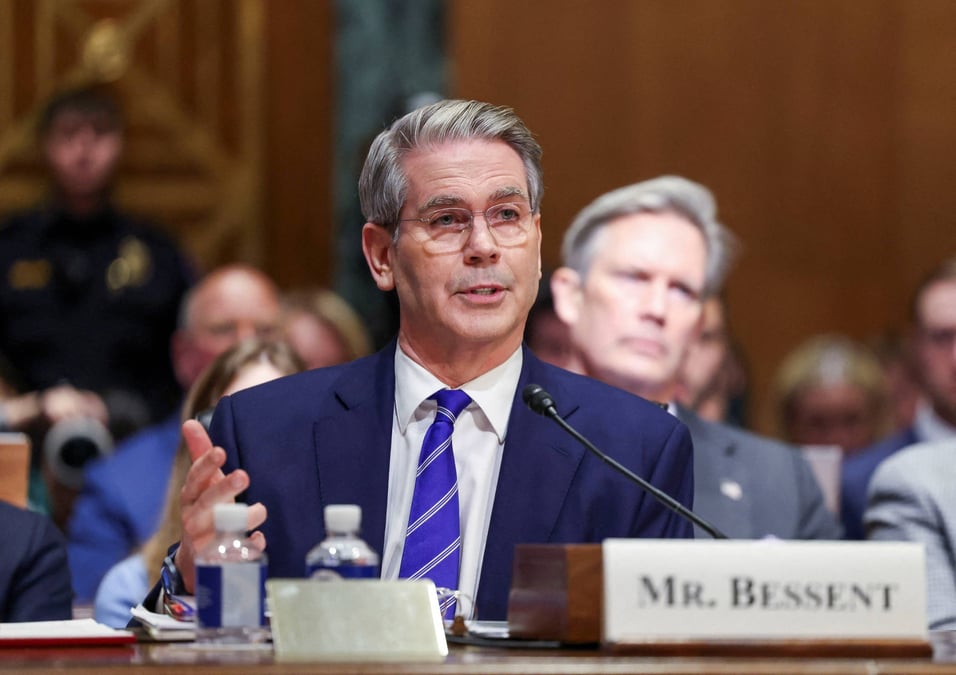 Scott Bessent devient le deuxième homme ouvertement gay à rejoindre un cabinet présidentiel américain, après Pete Buttigieg.
