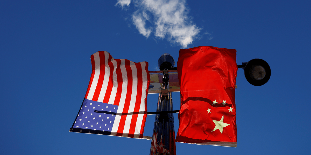 Les États-Unis appliquent actuellement 145 % de droits de douane supplémentaires sur la majorité des produits chinois et la Chine 125 % sur les produits américains.