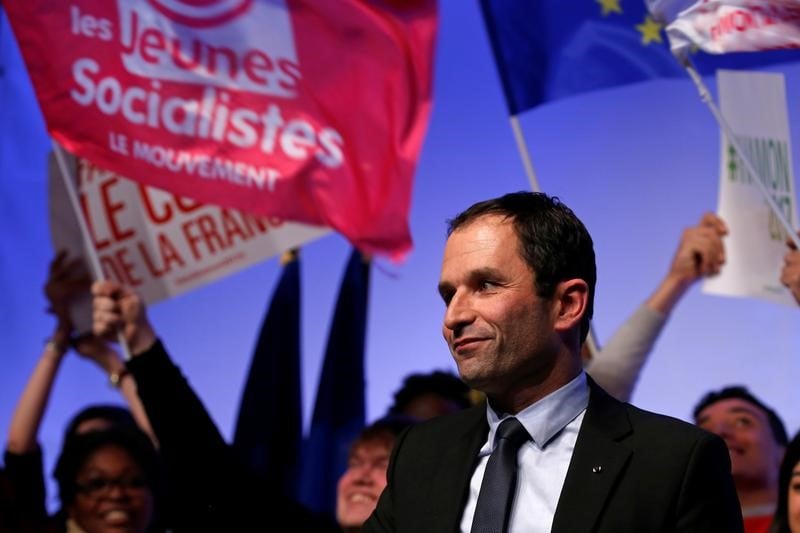 Hamon accepte l'offre de dialogue de melenchon