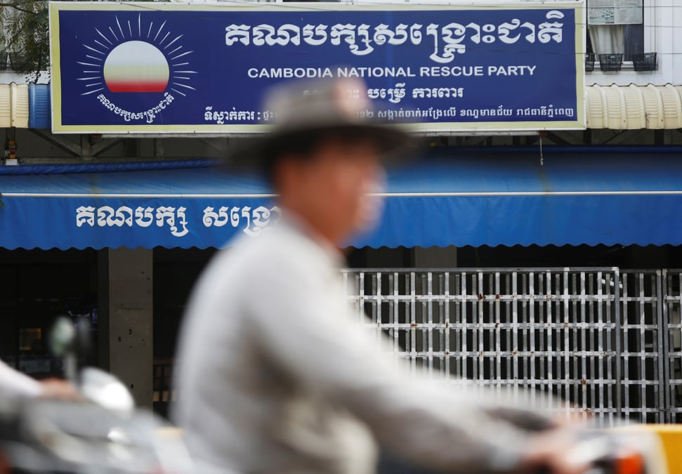 Le cambodge risque des sanctions apres avoir interdit l'opposition