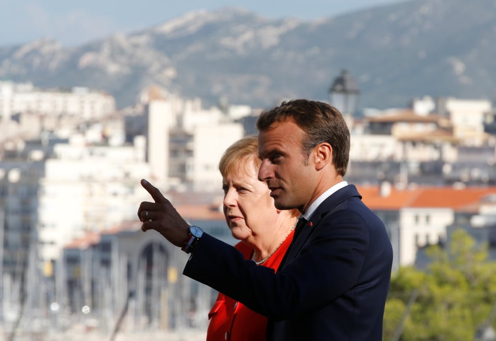 Merkel: macron dit son admiration, jure de ne rien ceder aux extremes