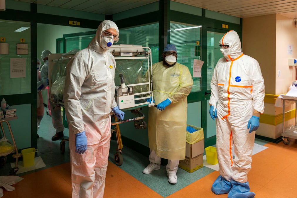 "tout va bien". les medecins italiens a l'heure des choix