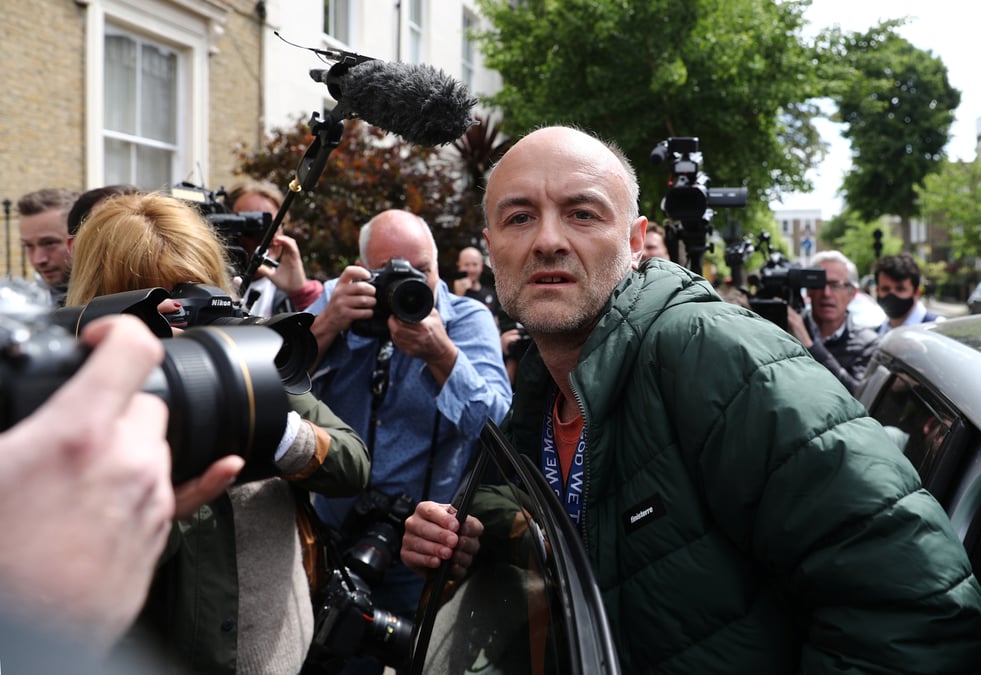 Johnson apporte son soutien a un conseiller dans la tourmente