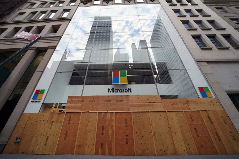 Microsoft interesse par la division de jeux videos de warner bros