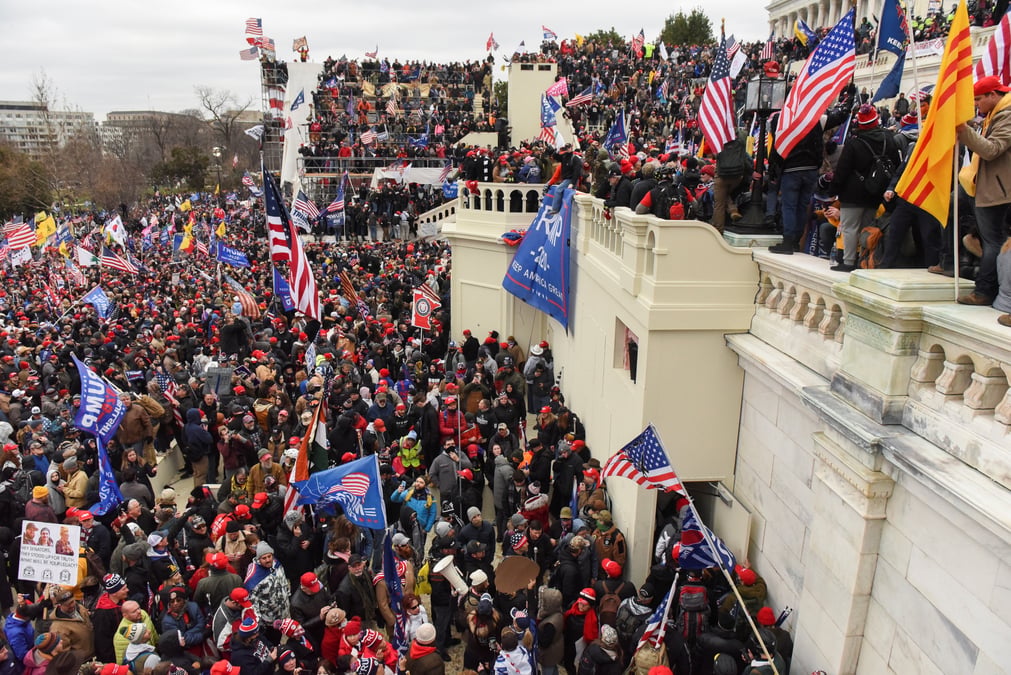 Usa: des partisans de trump sement le chaos a washington