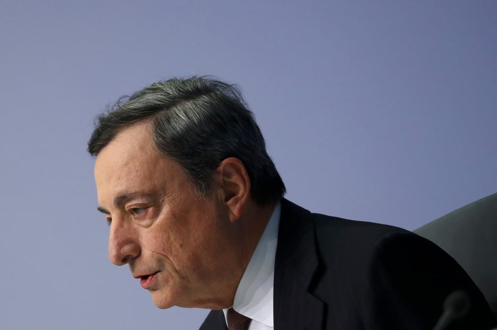 Draghi dit qu'un pays souhaitant quitter la zone euro devrait solder son compte