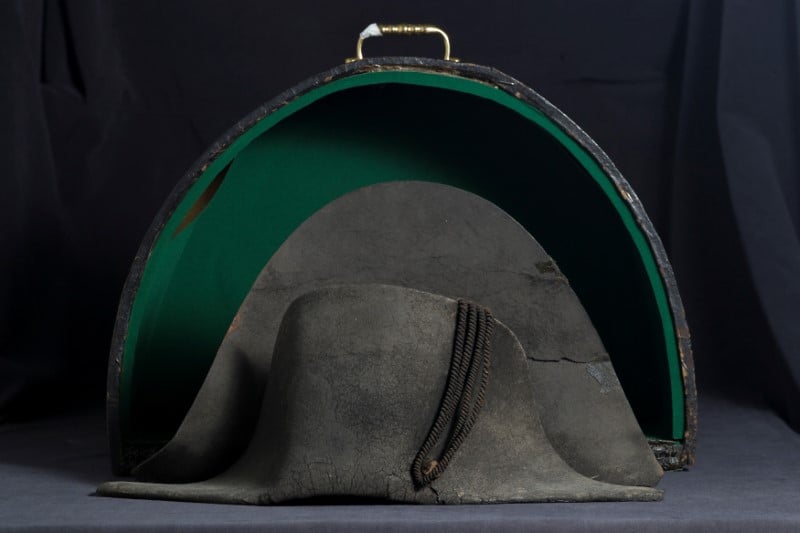 Un bicorne de napoleon adjuge pour 350.000 euros a lyon