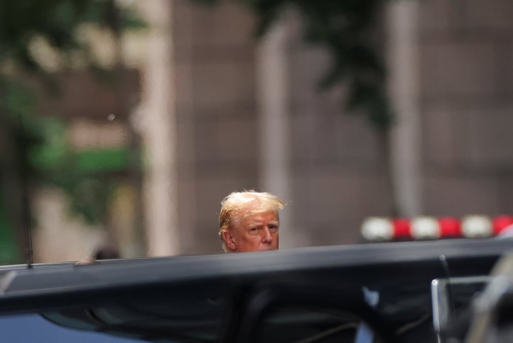 Le president elu des etats-unis marche a l'exterieur de la trump tower, a new york