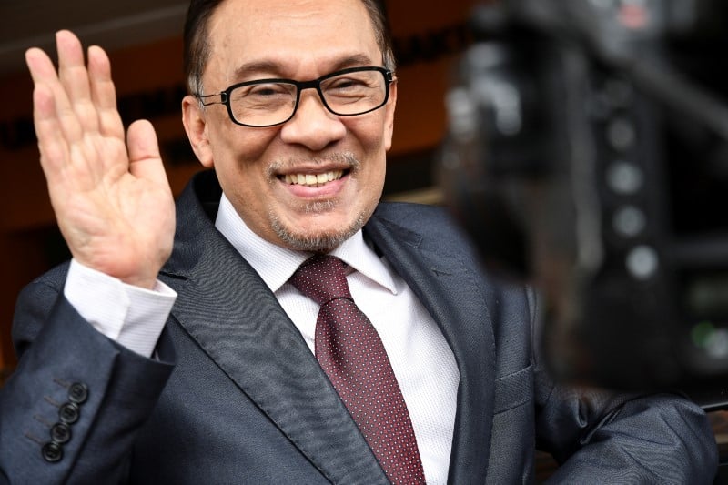 Le responsable anwar ibrahim gracie et libere en malaisie