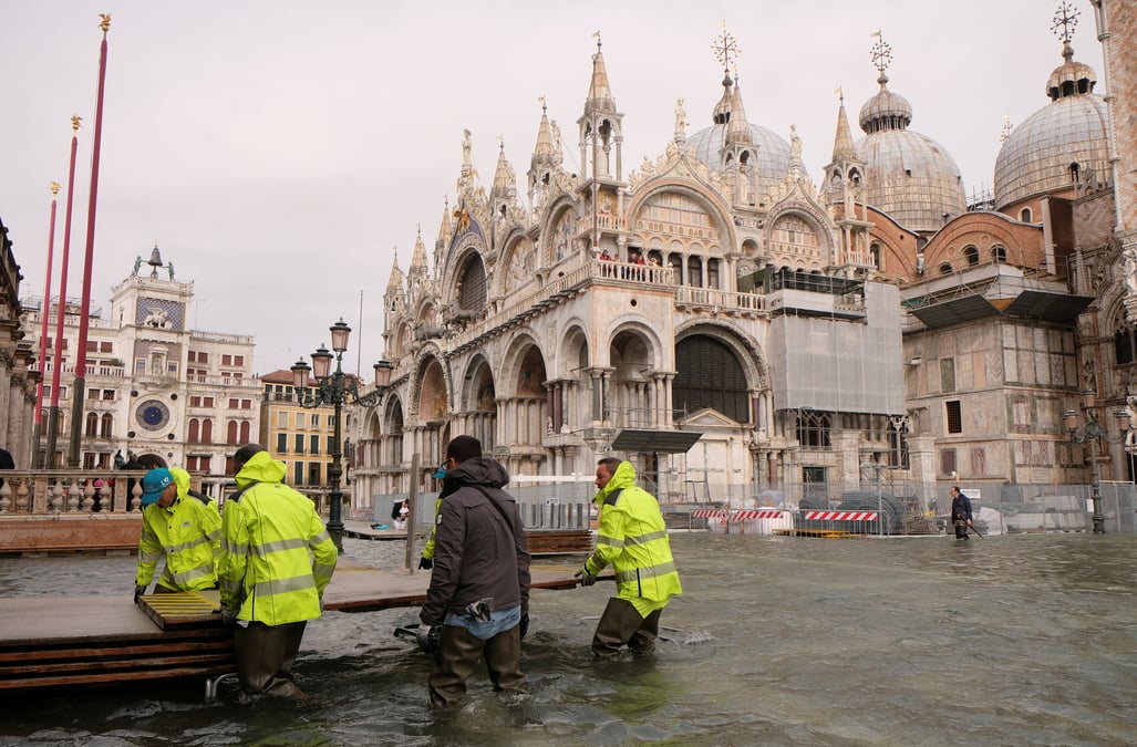 Vents violents et inondations font au moins cinq morts en italie