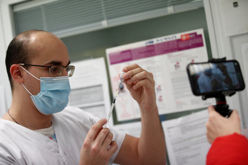Coronavirus: "le sanitaire prend trop de place", dit l'infectiologue eric caumes