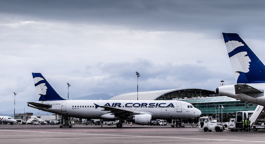 Air Corsica s'est vue accorder l'exploitation de la desserte de service public (DSP) entre ses quatre aéroports internationaux (Ajaccio, Figari, Bastia et Calvi) et Paris-Orly jusqu'au 31 décembre 2027.