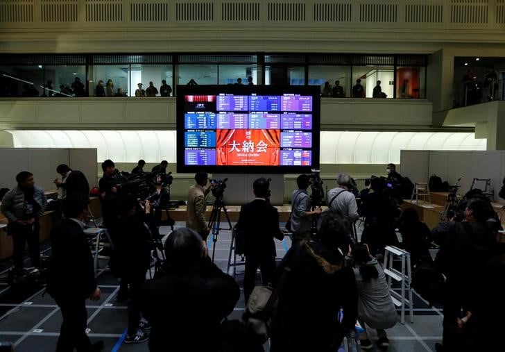 La bourse de tokyo termine en hausse