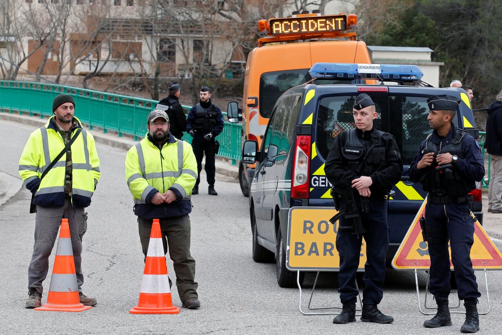 Crash de deux helicopteres militaires, cinq morts