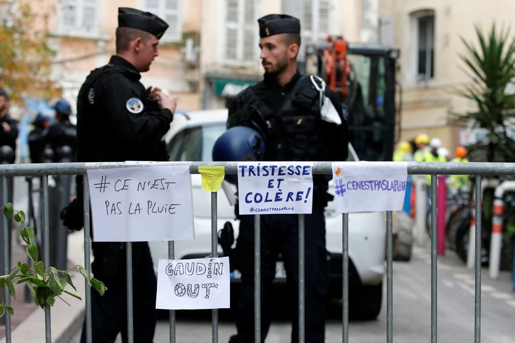 Des manifestants en colere demandent la demission de gaudin a marseille