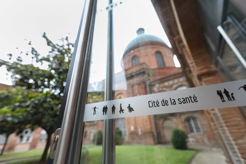 La Cité de la santé est située dans le centre historique de l'hôpital de La Grave.