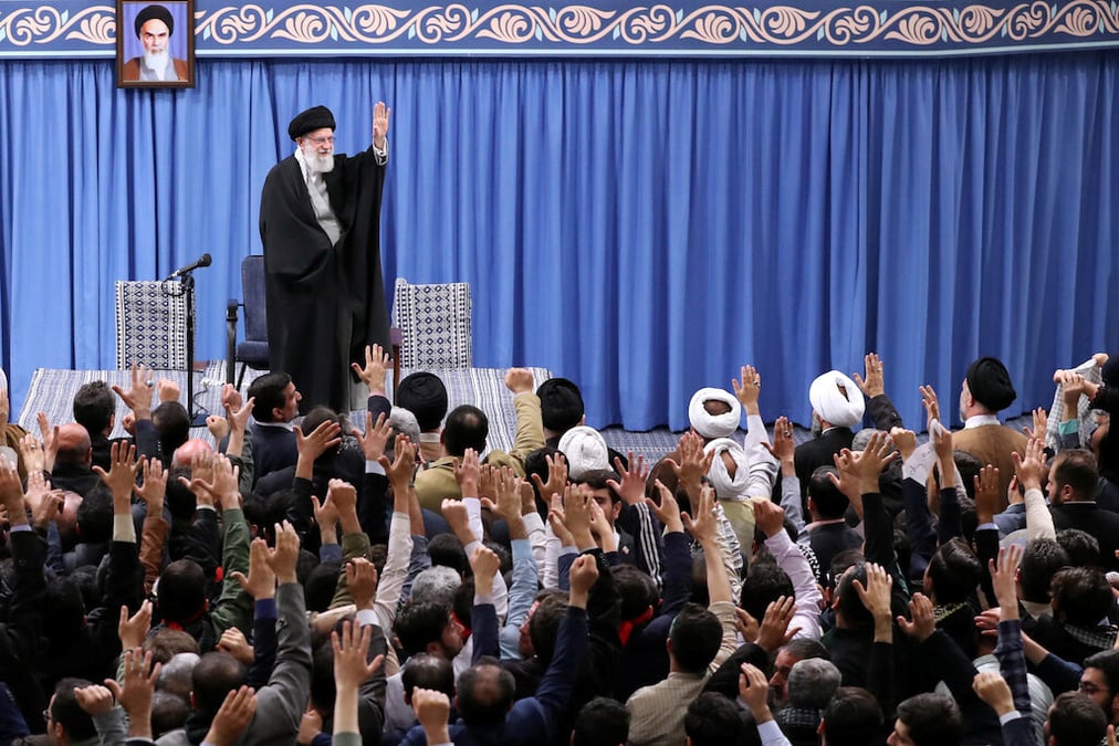 Khamenei appelle l'iran a augmenter sa puissance militaire