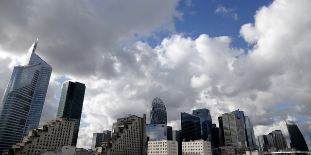 Une contribution exceptionnelle « ciblera les entreprises réalisant un chiffre d'affaires supérieur ou égal à 1 milliard d'euros, soit environ 400 entreprises ».