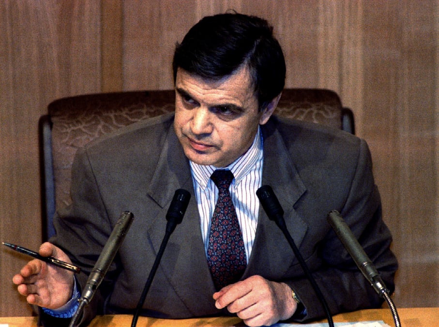 L'ancien elu russe de premier plan rouslan khasboulatov lors de la session d'urgence du parlement