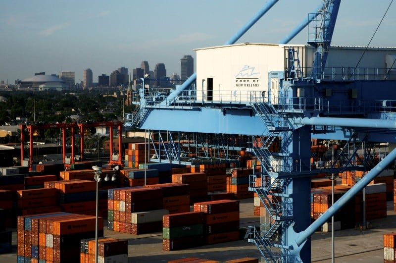 Reduction du deficit commercial des etats-unis en avril