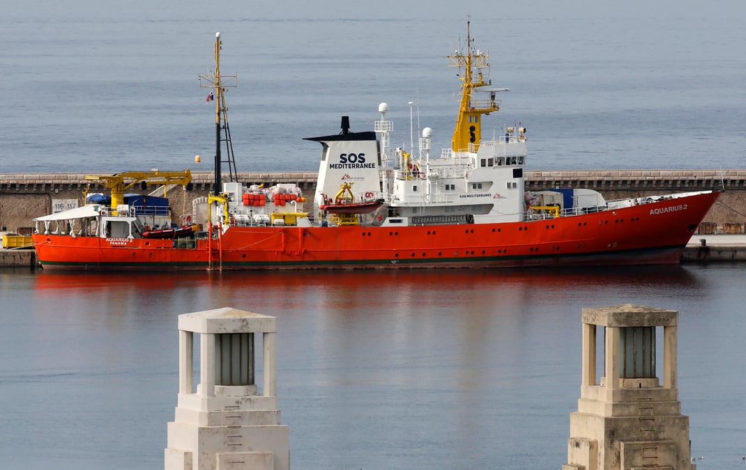 Sos mediterranee et msf renoncent a affreter l'aquarius