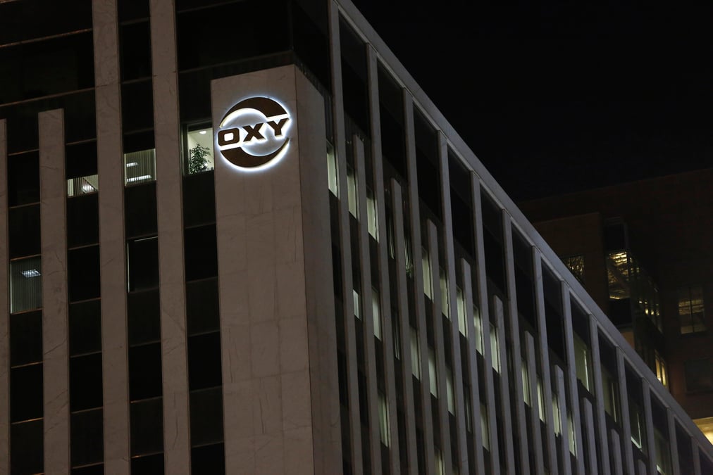 Occidental offre 57 milliards de dollars pour anadarko, surencherit sur chevron