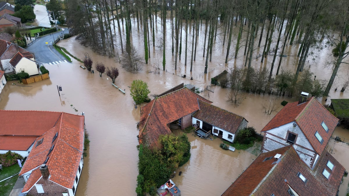 Emmanuel Macron a annoncé un « fonds de soutien » de 50 millions d'euros aux collectivités du département, dévastées par plusieurs jours de pluies, de crues et d'inondations.
