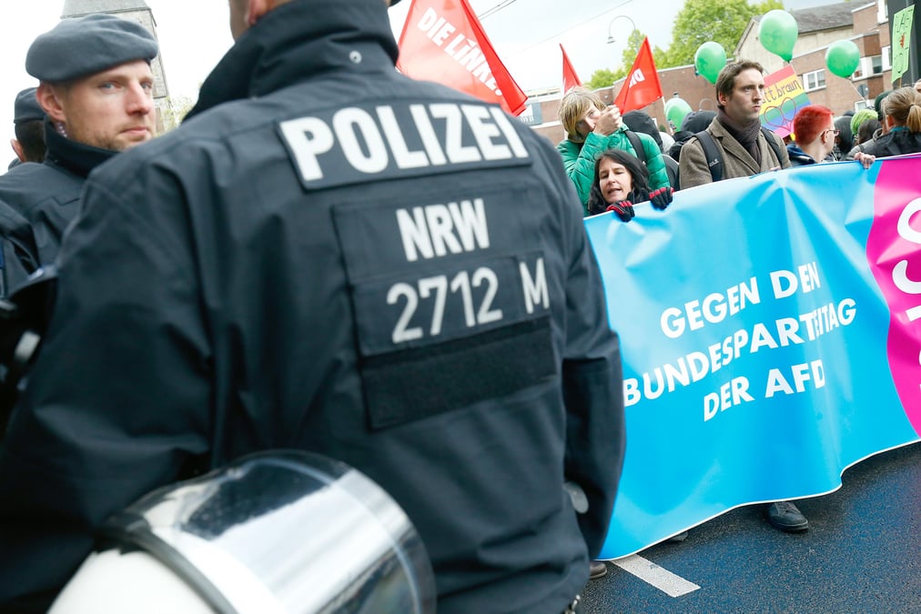 Deux policiers blesses lors d'une manifestation anti-afd