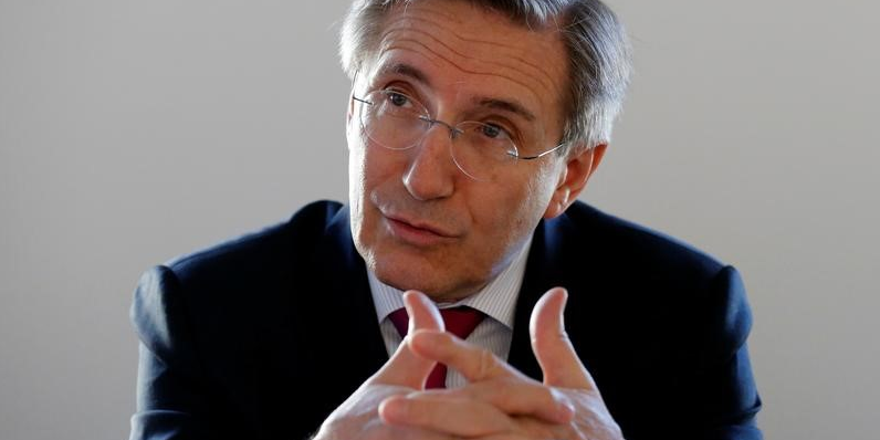 Vial se met a l'ecart des sujets defense au sein de l'ape