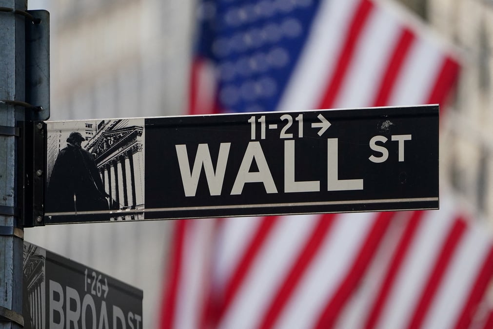 L'enseigne wall street photographiee a la bourse de new york