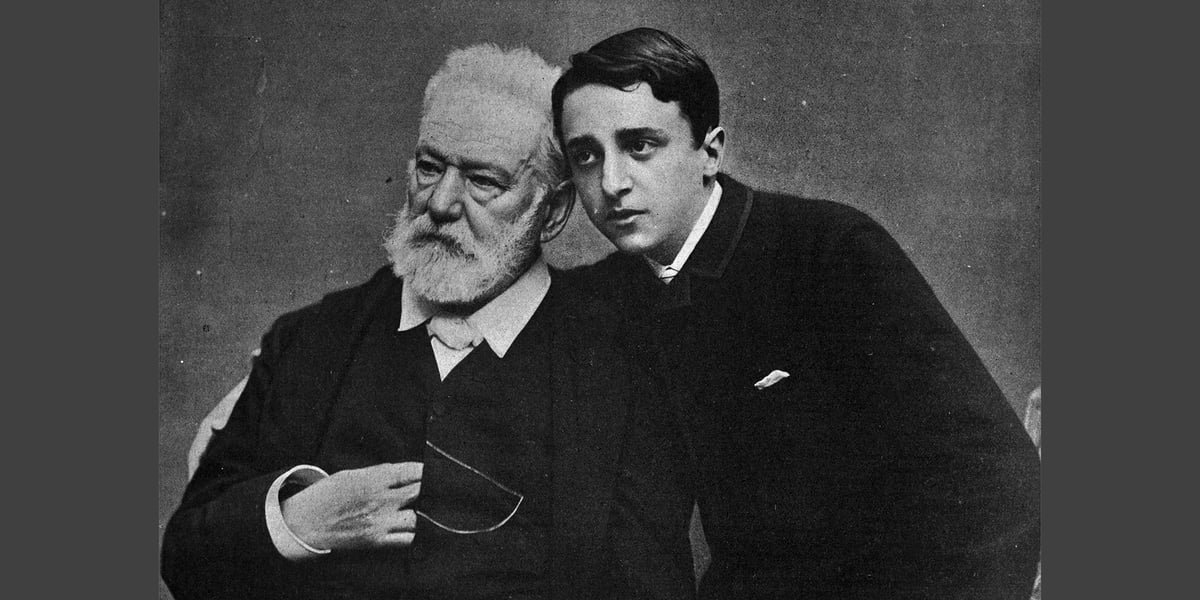 Victor Hugo et son petit-fi ls Georges, celui de « L’Art d’être grand-père », en 1885.