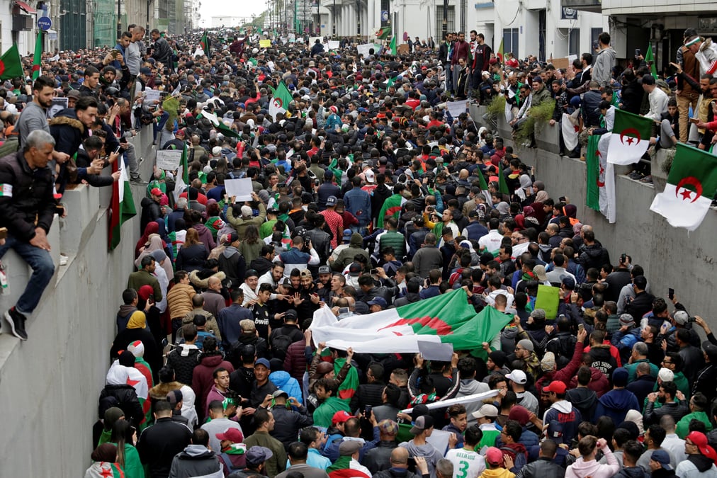 Algerie: un millier de juges denoncent la candidature de bouteflika