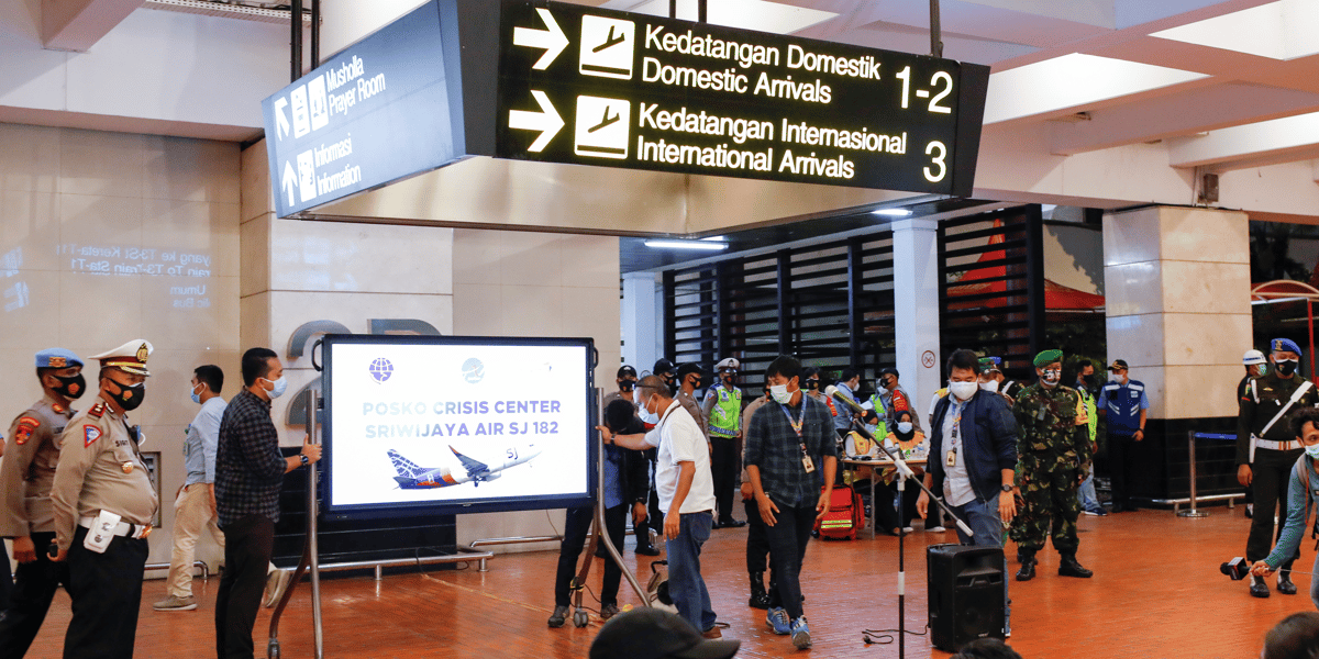 Vol sj182: le boeing 737-500 localise par la marine indonesienne