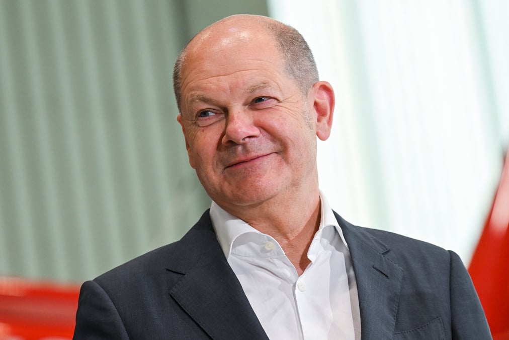 Le chancelier allemand olaf scholz visite l'organisation de sauvetage aerien drf