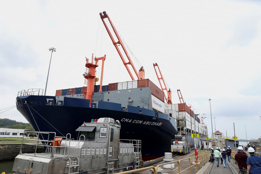 Un porte-conteneurs cma cgm