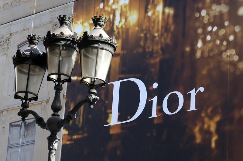 Depart du directeur artistique de dior, raf simons