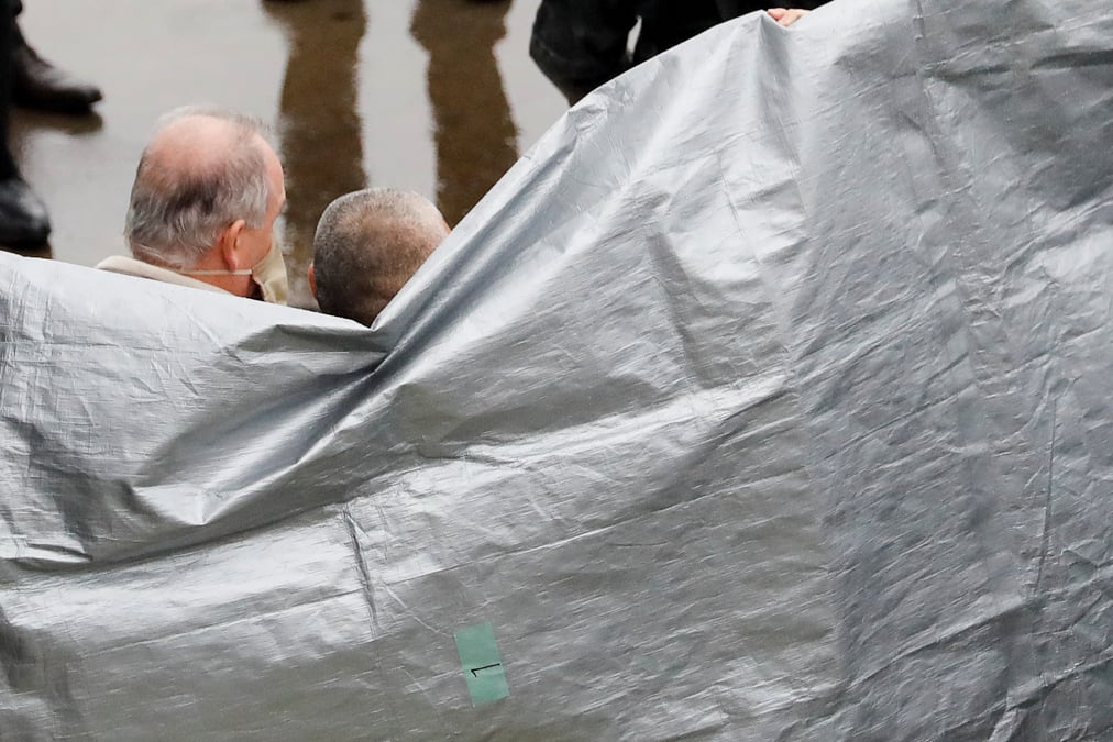 Japon: deux americains accuses d'avoir aide carlos ghosn