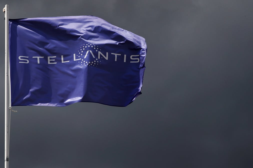 Stellantis discute d'une gigafactory de batteries en italie, selon une source