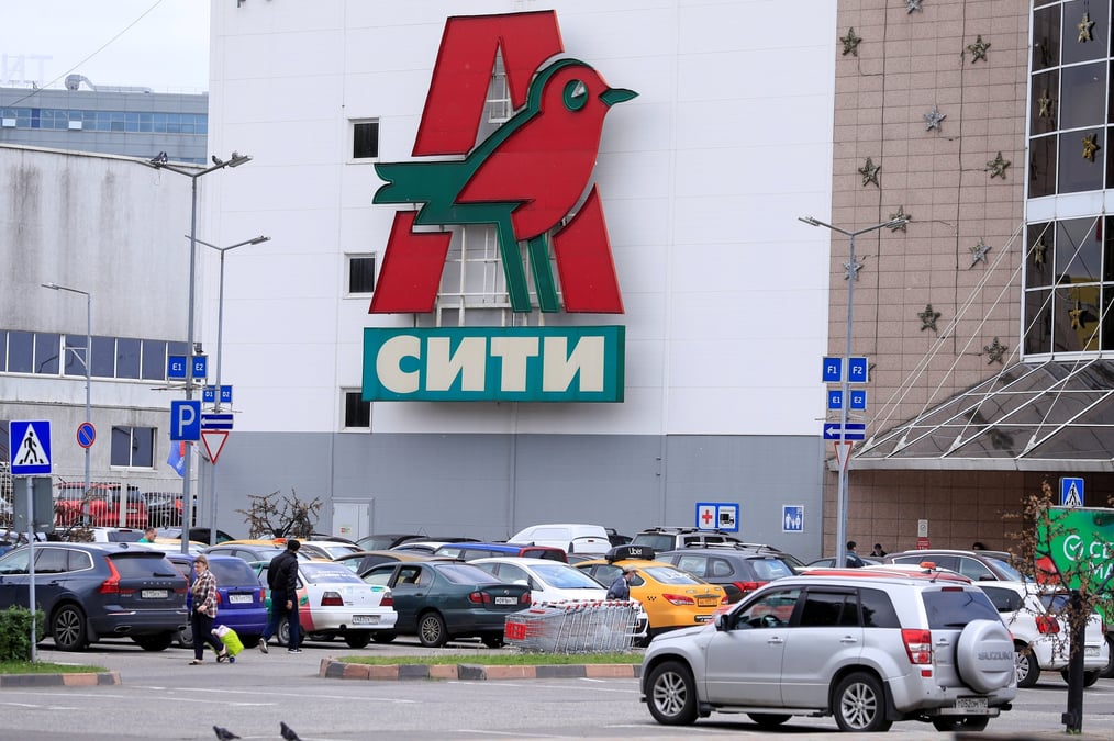 Le groupe francais auchan veut rester en russie et en ukraine