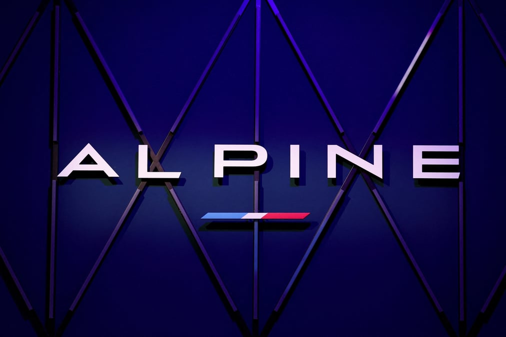 Photo du logo d'alpine au salon de l'automobile de paris