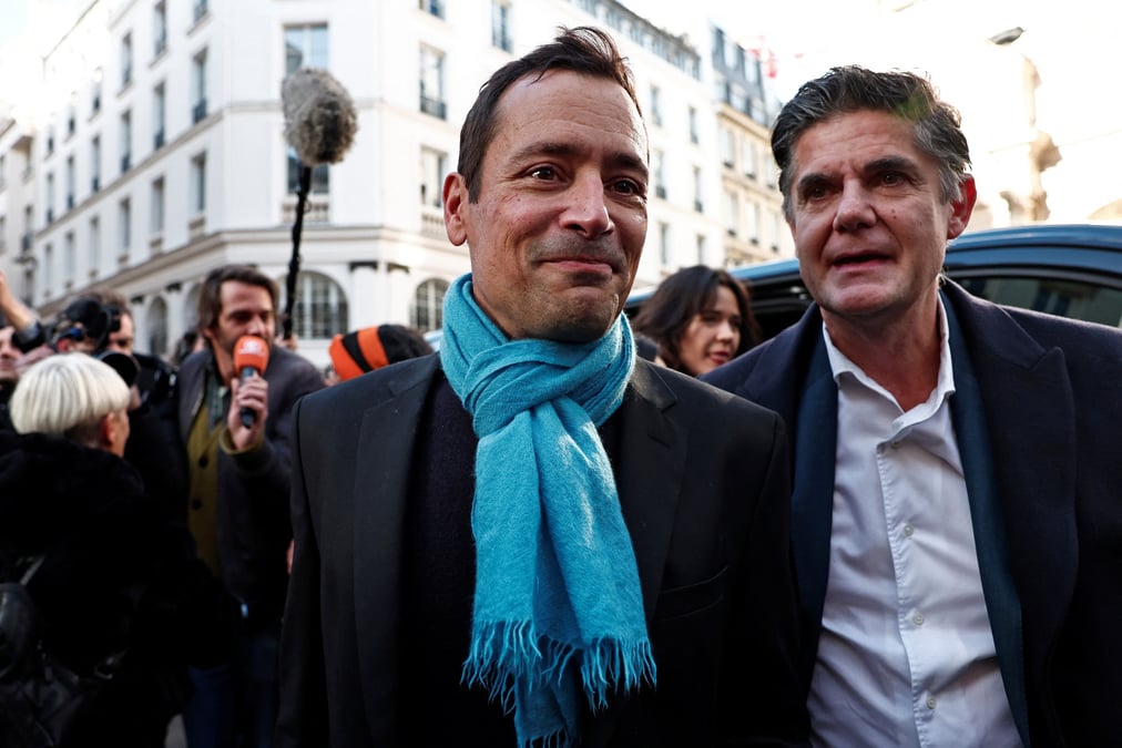 L'ecrivain francais jean-baptiste andrea arrive au restaurant drouant apres avoir recu le prix goncourt