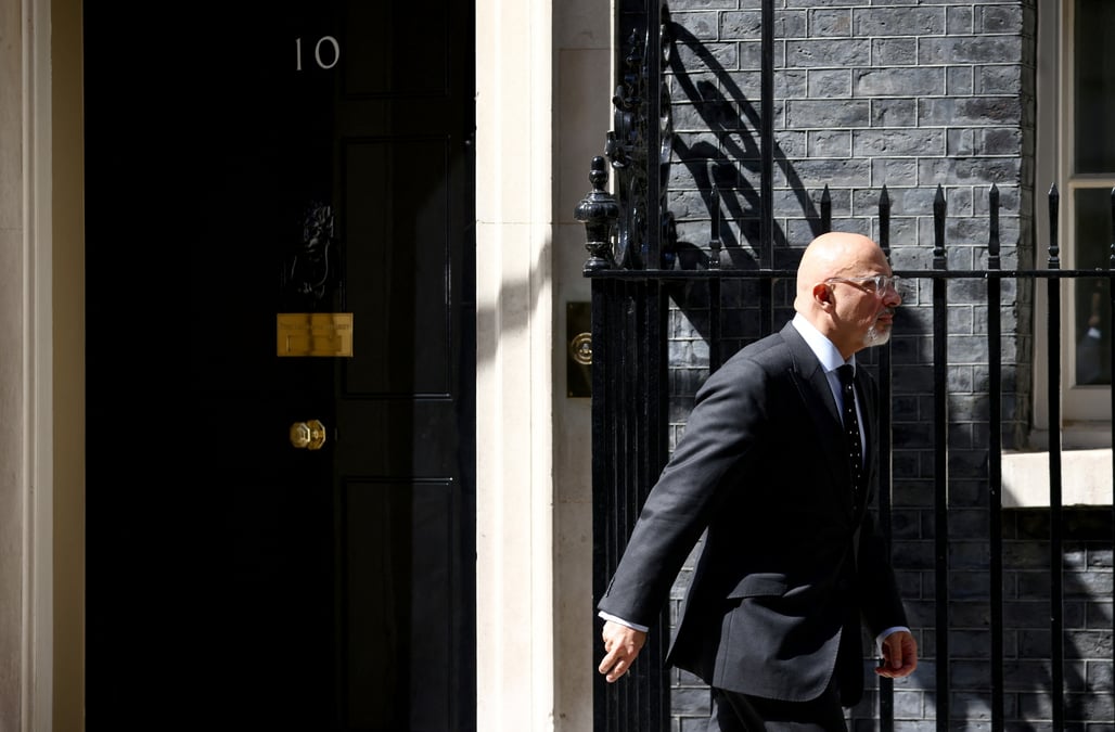 Grande-bretagne: quatre nouveaux candidats se declarent a la succession de johnson