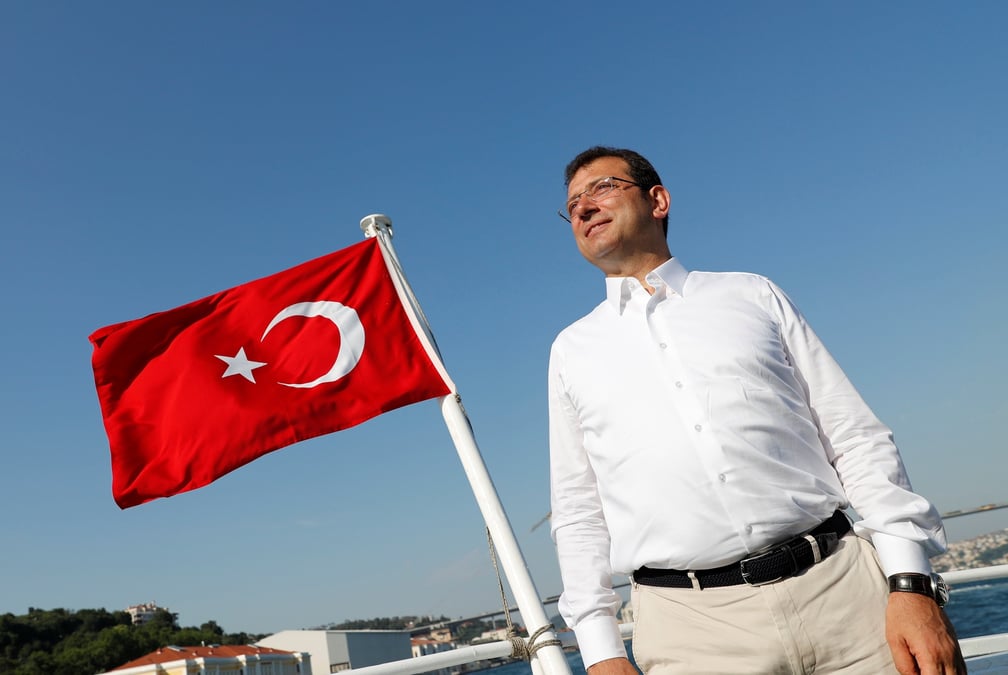 Le maire d'Istanbul devait initialement assister dimanche à son investiture en tant que candidat de son parti pour la prochaine présidentielle, prévue en 2028.