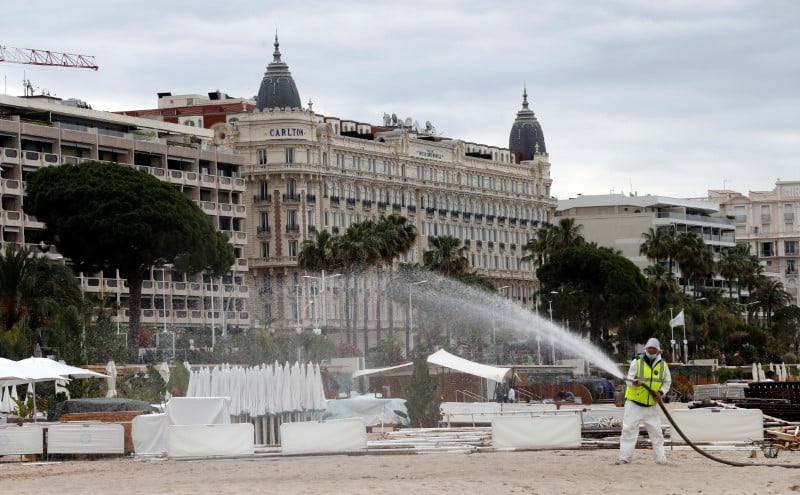 Coronavirus: nouvelle baisse des hospitalisations et admissions en reanimation en france