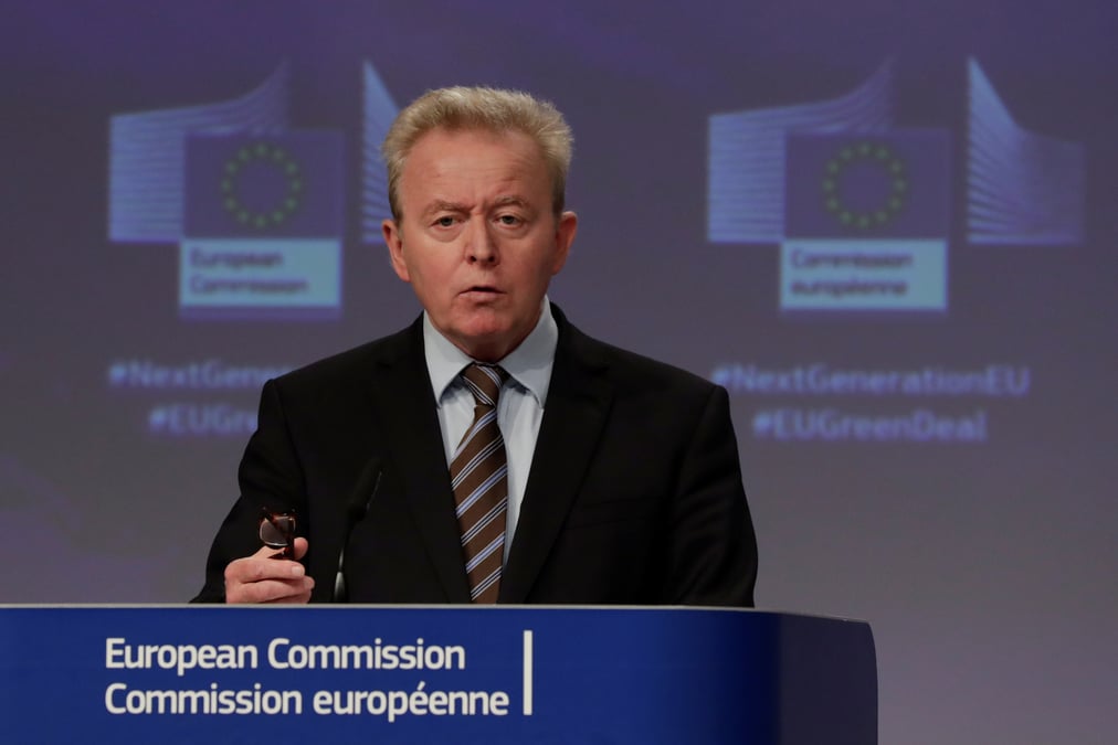 L'ue devrait cesser d'importer des produits cultives avec des pesticides prohibes, dit un commissaire
